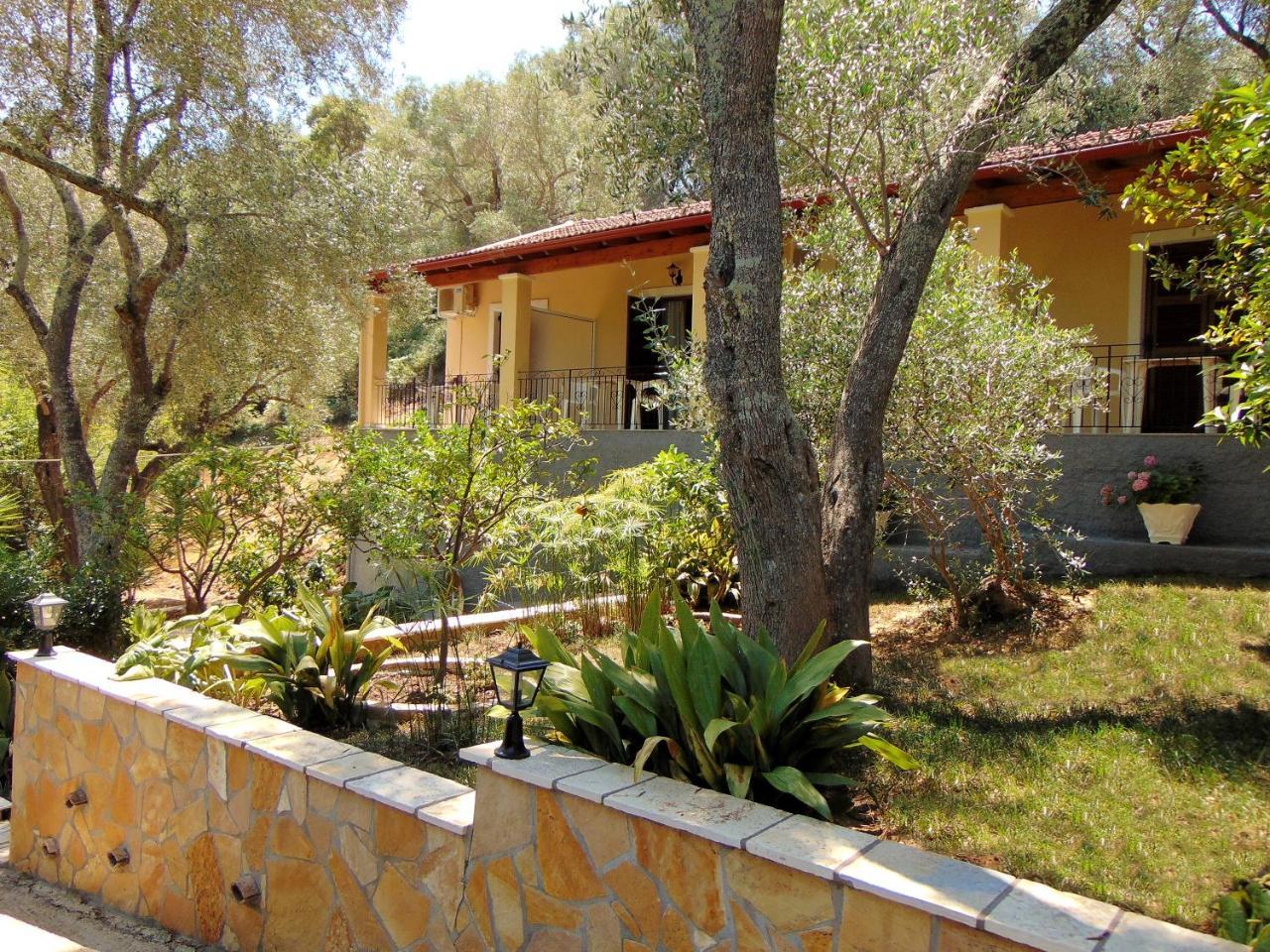 Villa Eleni - Studios Liapades Exterior foto